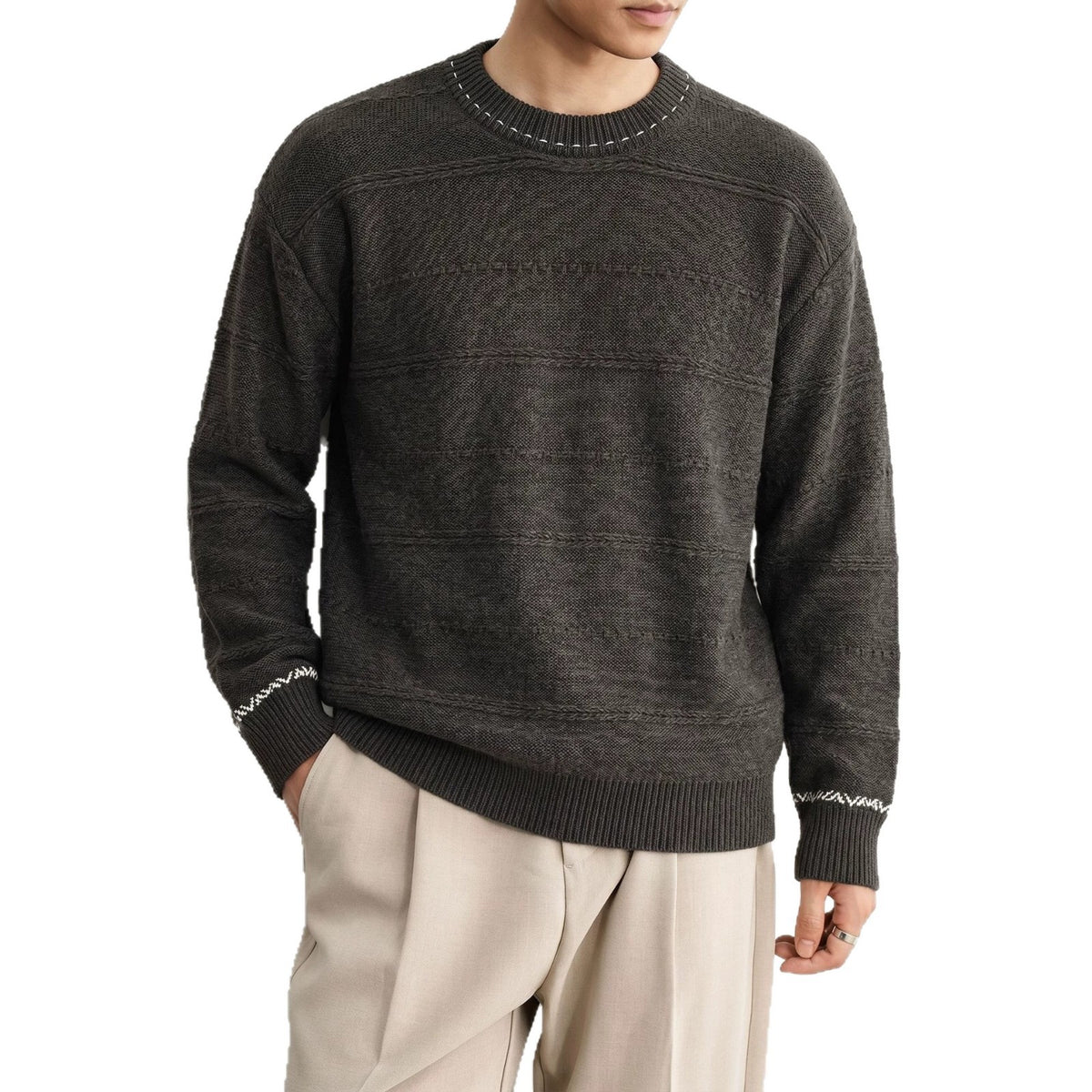 Color blocking design round neck pullover long sleeved sweater