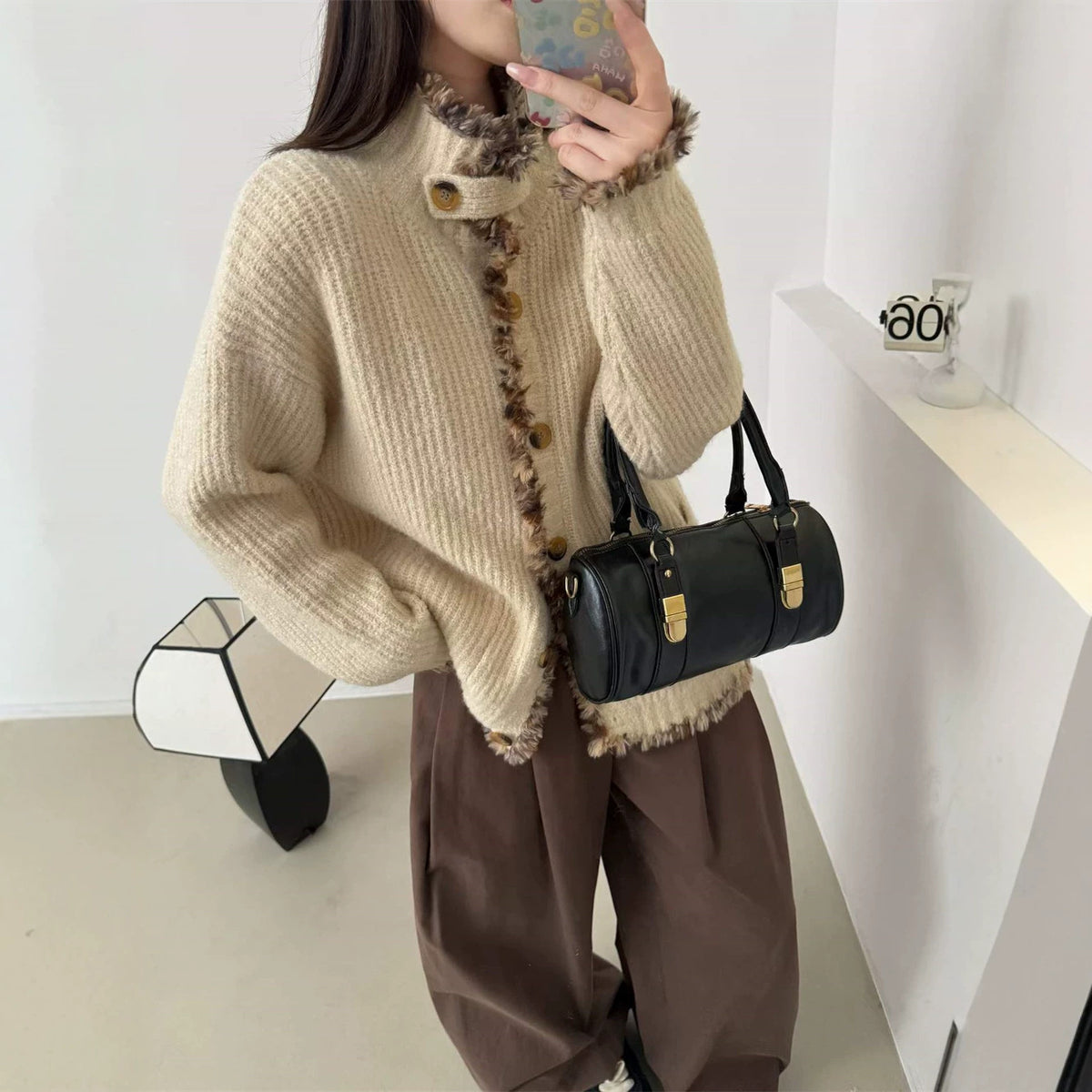 Single breasted stand up collar sweater