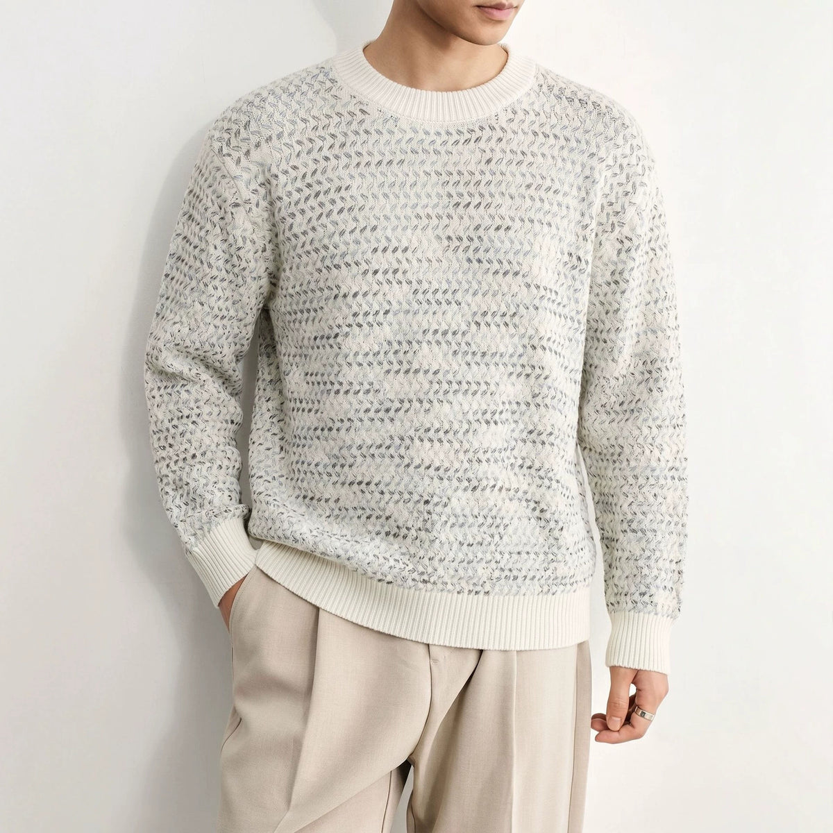 Round neck loose long sleeved sweater