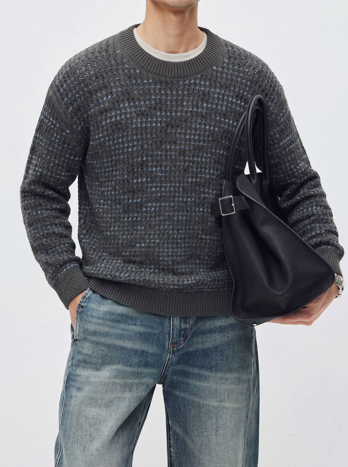 Round neck loose long sleeved sweater
