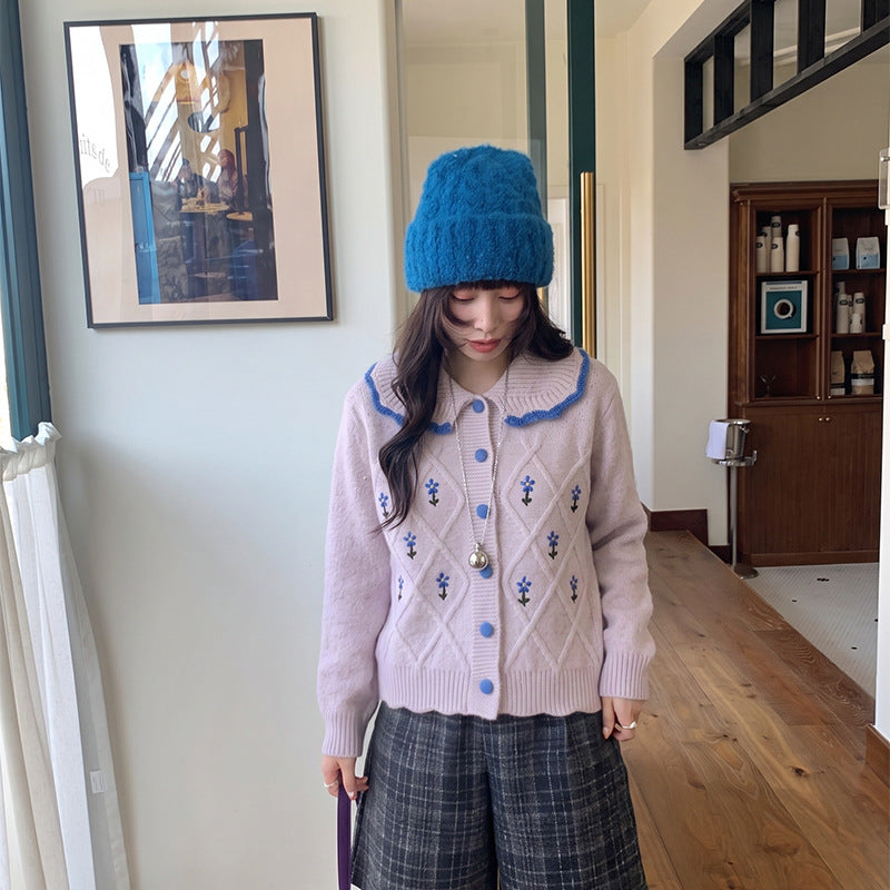 Contrasting diamond patterned sweater