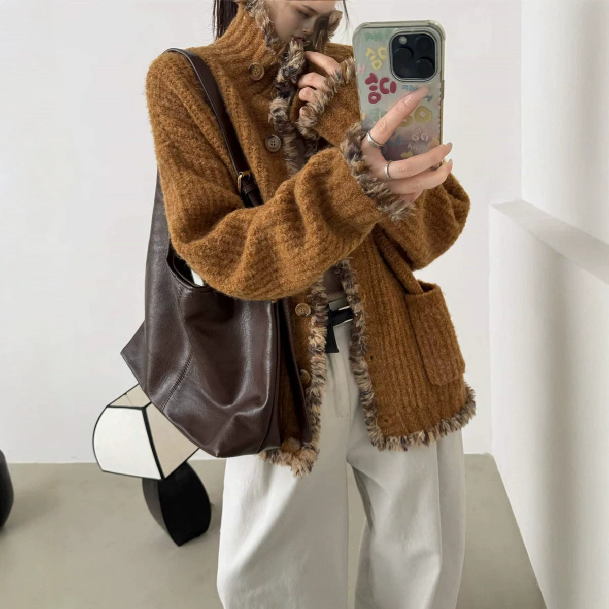 Single breasted stand up collar sweater