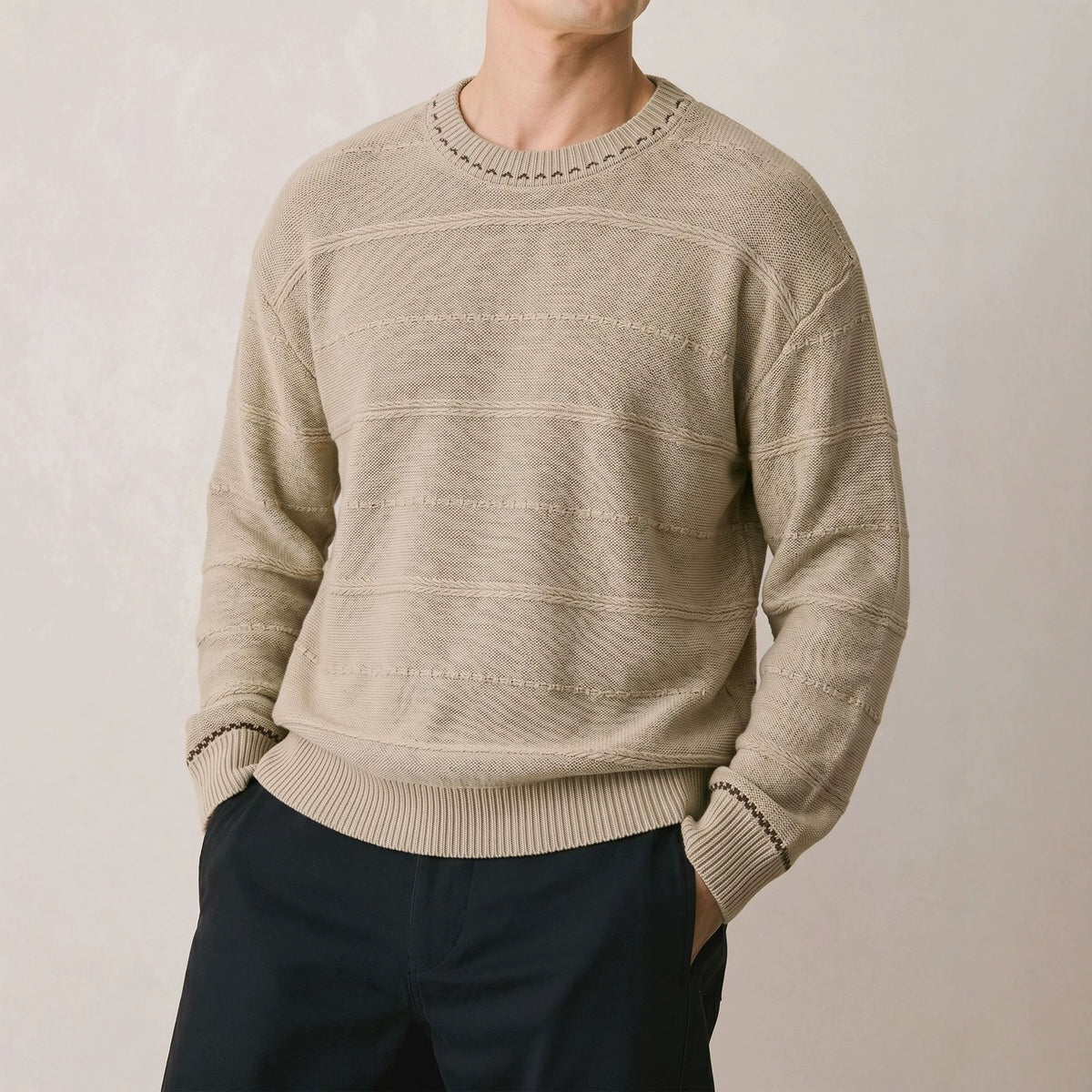 Color blocking design round neck pullover long sleeved sweater