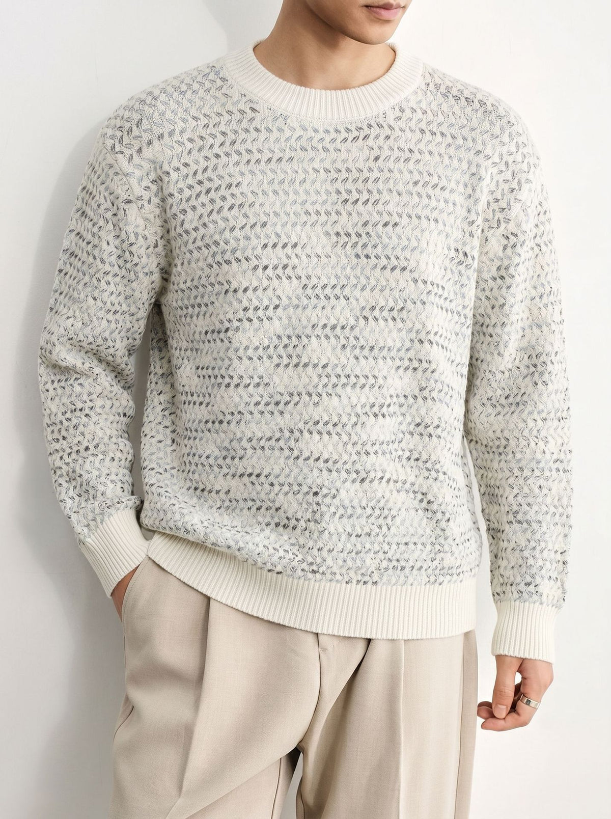 Round neck loose long sleeved sweater